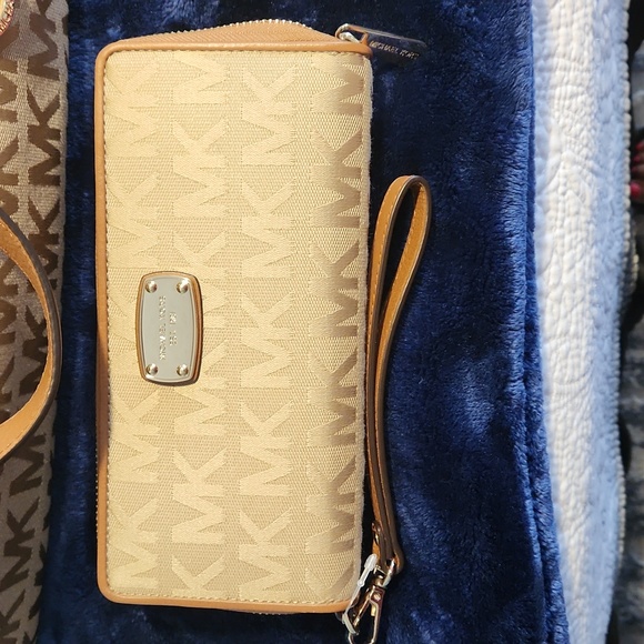 Michael Kors Brand New Bag &Wallet Set - Picture 6 of 9